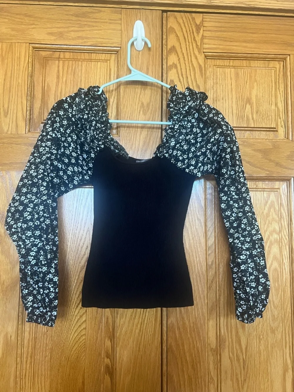 Anthropologie - Woven Ruffle Black Ribbed Bodice Top with Floral Puff Sleeves